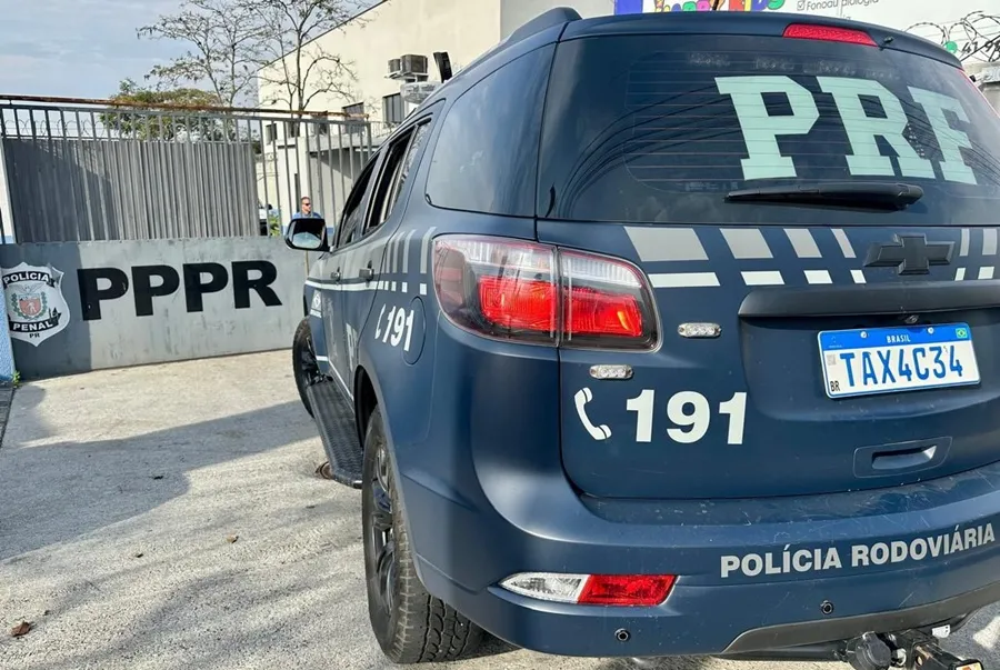 Confirmado o mandado de prisão, o homem recebeu voz de prisão e foi encaminhado à Cadeia Pública de Curitiba....