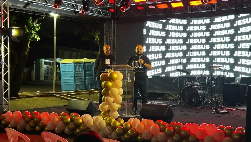 Pastor Erick Lira, com alegria e entusiasmo agradeceu a todos pela presença e declarou: “Glória a Deus, cumprimos a nossa missão”
