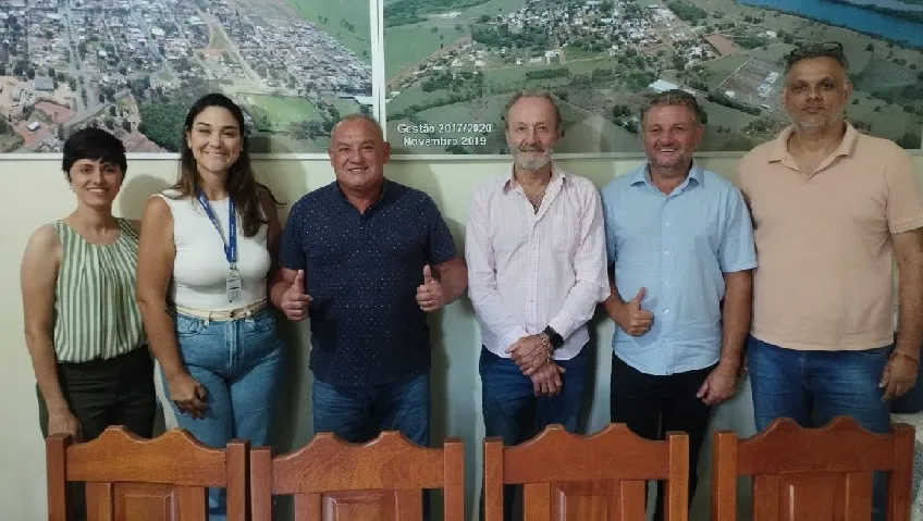 Andriele, Vanessa, Prefeito Devair, José Roberto,Laércio e Moacir Pedroso
