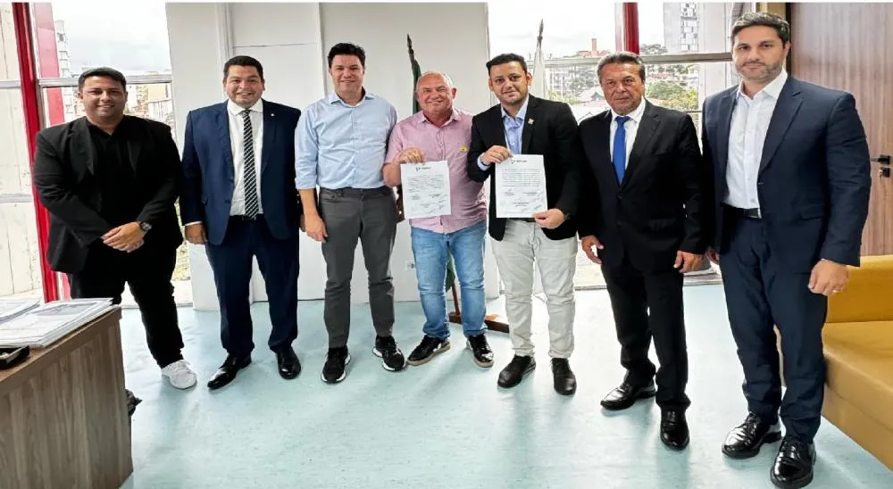 Representantes do Governo do Estado e prefeitos da região reuniram-se para assinatura do projeto autorizando as obras...