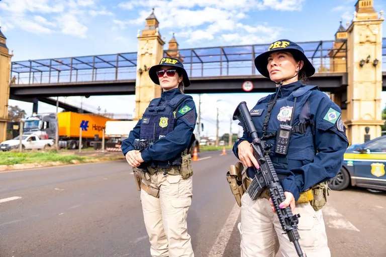 PRF- Operação Atena em Londrina, exclusivamente por agentes femininas 