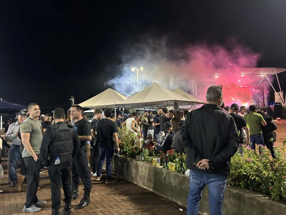 Apesar da chuva, prefeitura mantém os shows para o XXXII Festival de Pesca ao Pacu em Porto Camargo/PR.