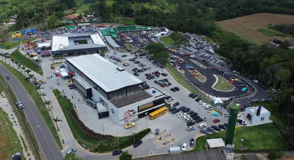 Com atrações gratuitas, caravana de trailers e motorhomes prossegue até este domingo no Paraná