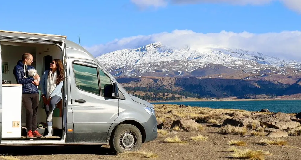 Casal troca imóvel fixo por motorhome e percorre 18 países até o Alasca