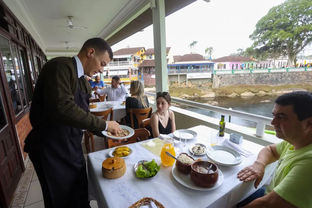 Consolidando o Crescimento: Emprego no Turismo do Paraná cresce 6,64% em 2025, impulsionado por setores chave e regiões estratégicas - Foto: Gilson Abreu/Arquivo AEN