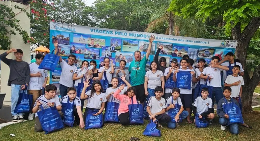 CARAVANISTAS E MORADORES DE CADA CIDADE INTERAGEM COM ALEGRIA E DIVERTIMENTO - Foto> Cícuito Caminhos do Paraná