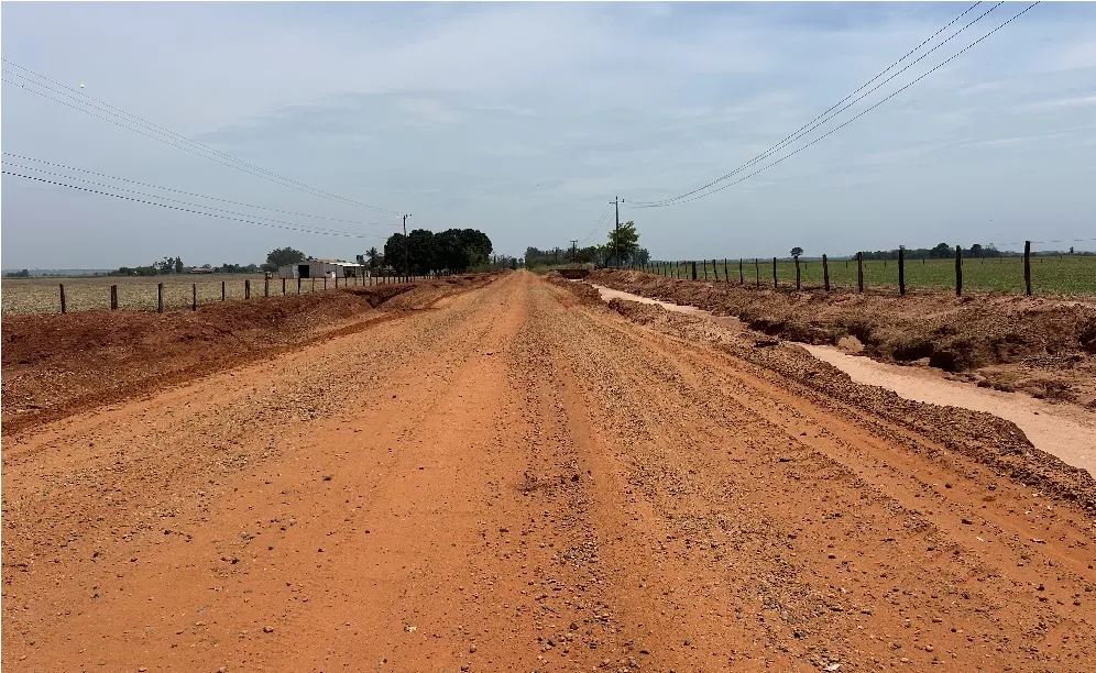 Rodovia PR-218 trecho bem conservado pela prefeitura de Querência do Norte - Foto: Lúcio Freire 