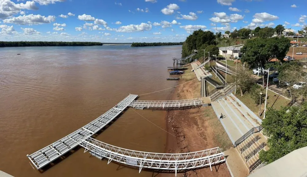 Pier de embarque e desembarque mudou o visual da orla - Foto: Lúcio Freire