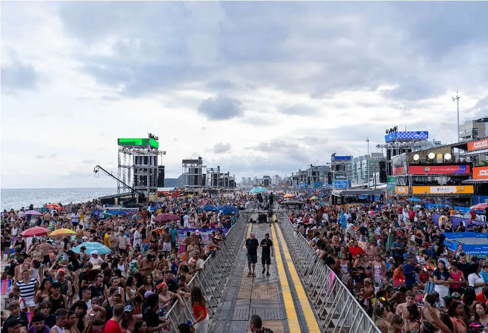 Além dos shows nacionais e internacionais, mais de 50 artistas paranaenses se apresentam nos Palcos Sunset instalados nas praias de Caiobá, Guaratuba e Shangri-lá, no Litoral, e Porto Rico e São Pedro do Paraná, no Noroeste do Estado - Foto: Felipe Ensch