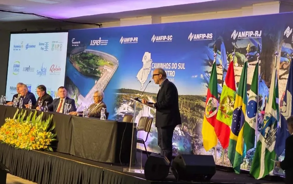 A apresentação aconteceu durante o IV Encontro dos Auditores Fiscais da RFB – Caminhos do Sul - Foto: Viaje Paraná