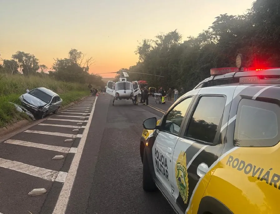 A ocorrência mobilizou equipes de resgate terrestre e o SAMU Aéreo, que prestaram atendimento às vítimas no local.