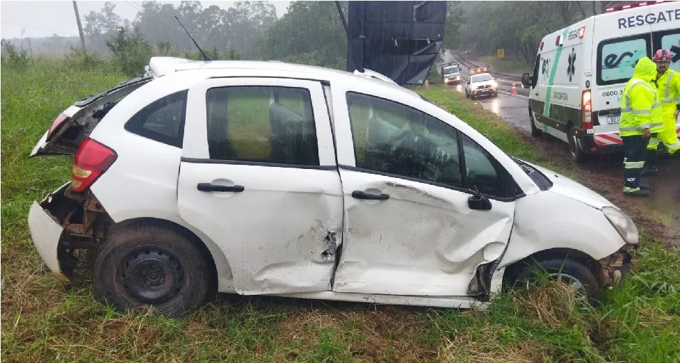 O motorista do carro ficou ferido e foi socorrido por uma ambulância da concessionária EPR, sendo encaminhado ao Hospital Cemil de Umuarama para atendimento médico.